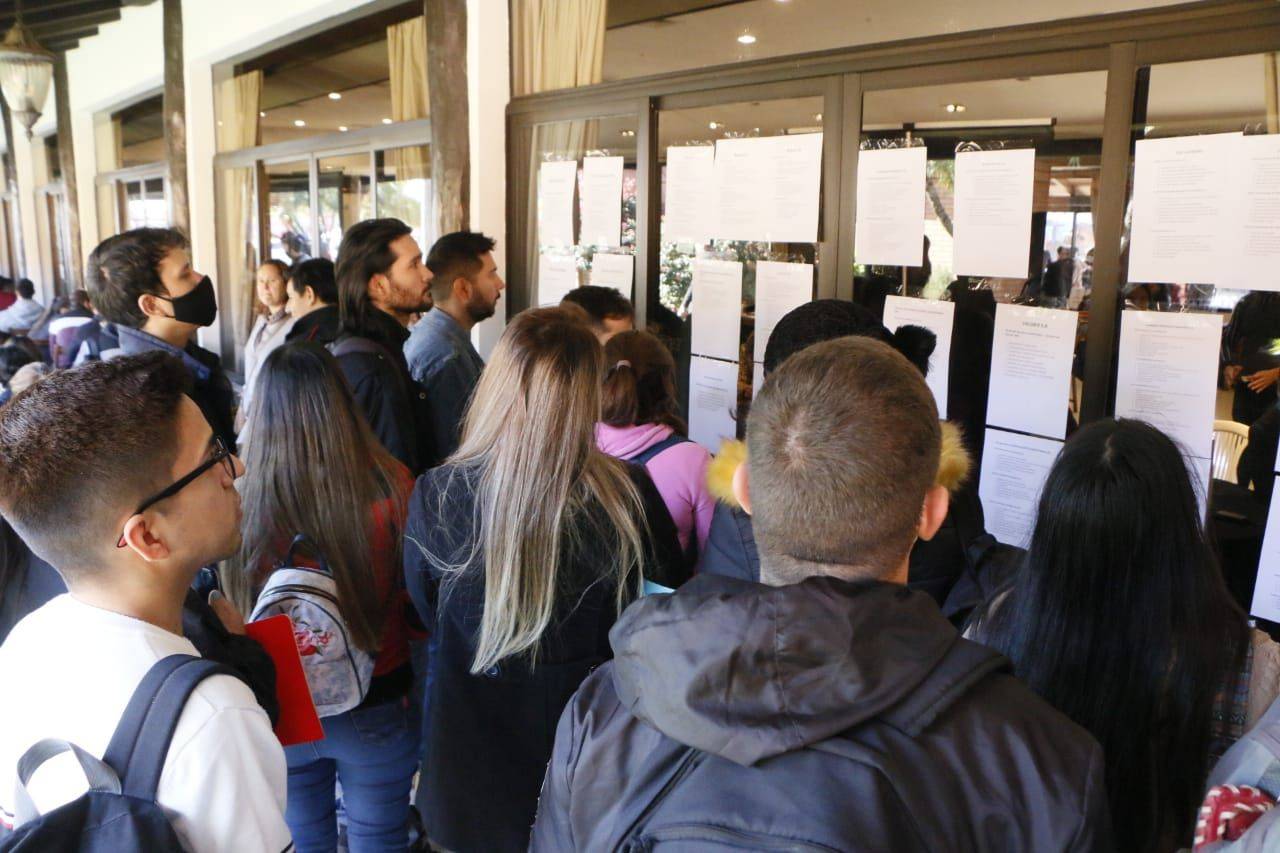 Siguen las entrevistas a quienes se postularon a las vacancias en la feria de empleo realizado por el MTESS en la Expo de Roque Alonso