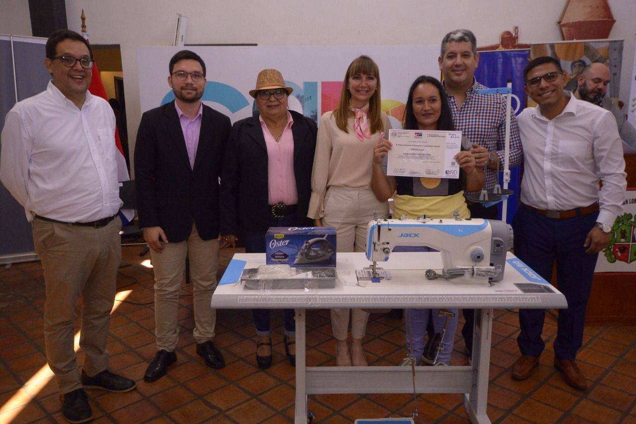 MTESS entregó certificados y capital semilla a emprendedores