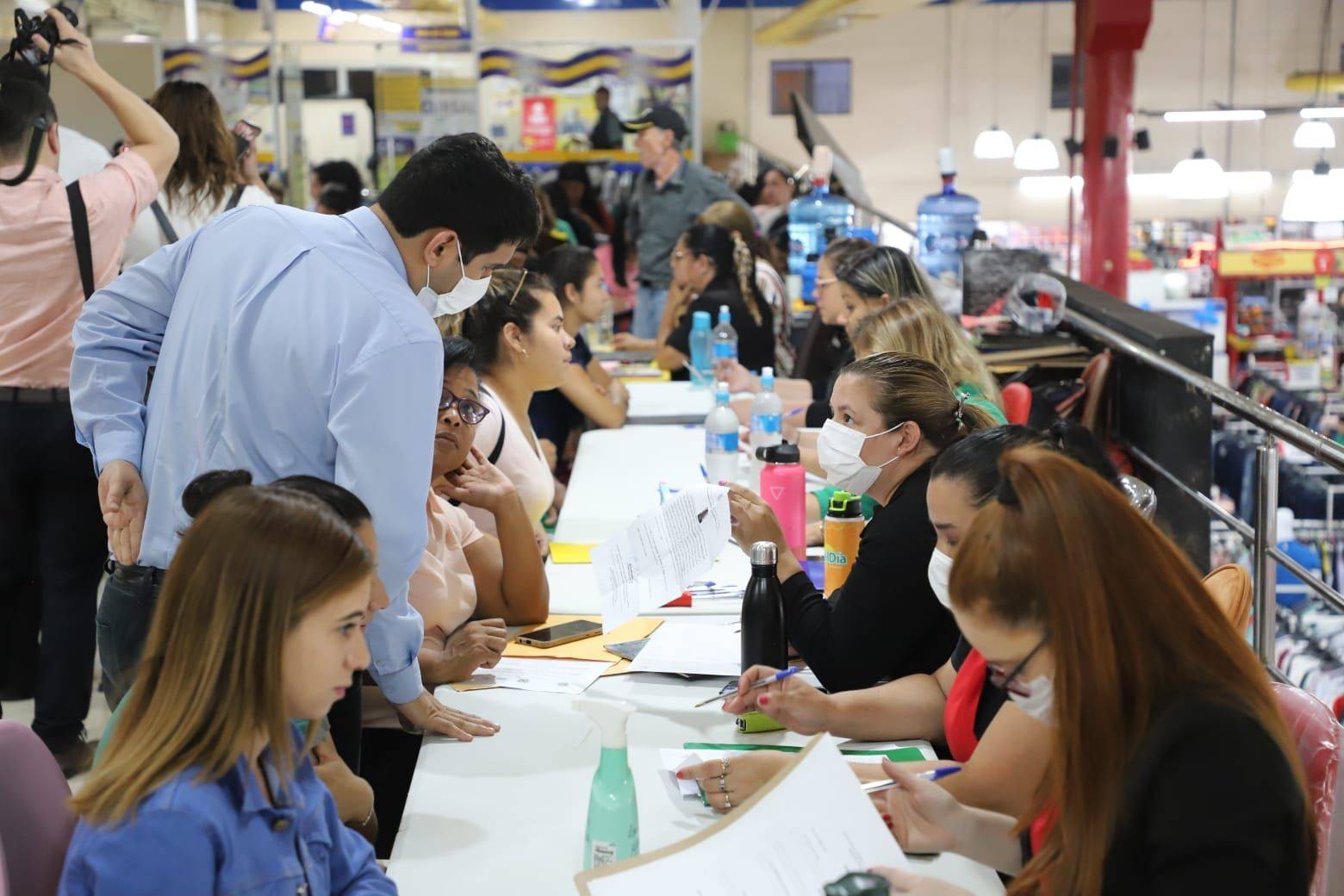 ​Feria de empleo del MTESS en Luque tuvo gran participación de jóvenes