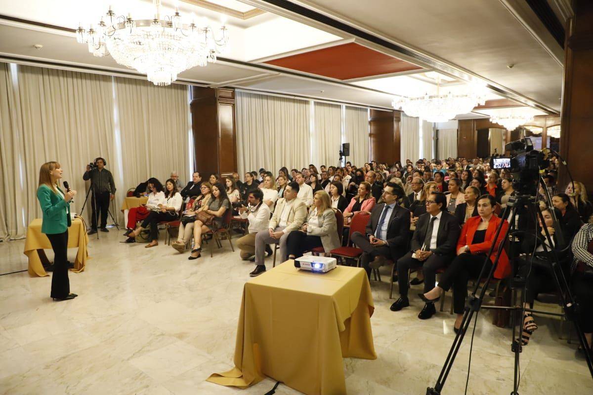 Ministra Bacigalupo disertó en congreso internacional sobre reforma penitenciaria