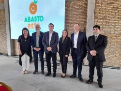 Destacan importancia de formación en mandos medios en visita a futuro mercado en Minga Guazú