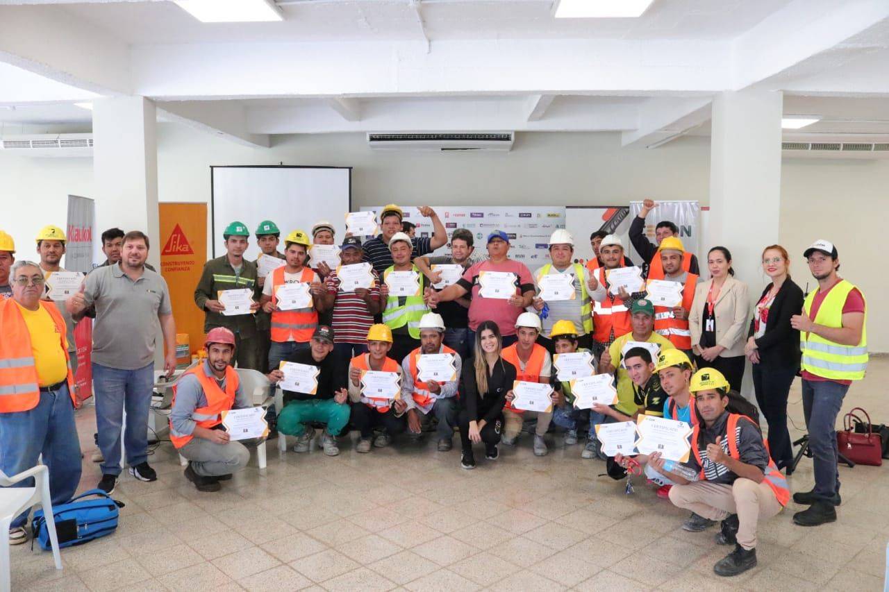 ​Albañiles ganadores de competencia serán certificados por el Sinafocal