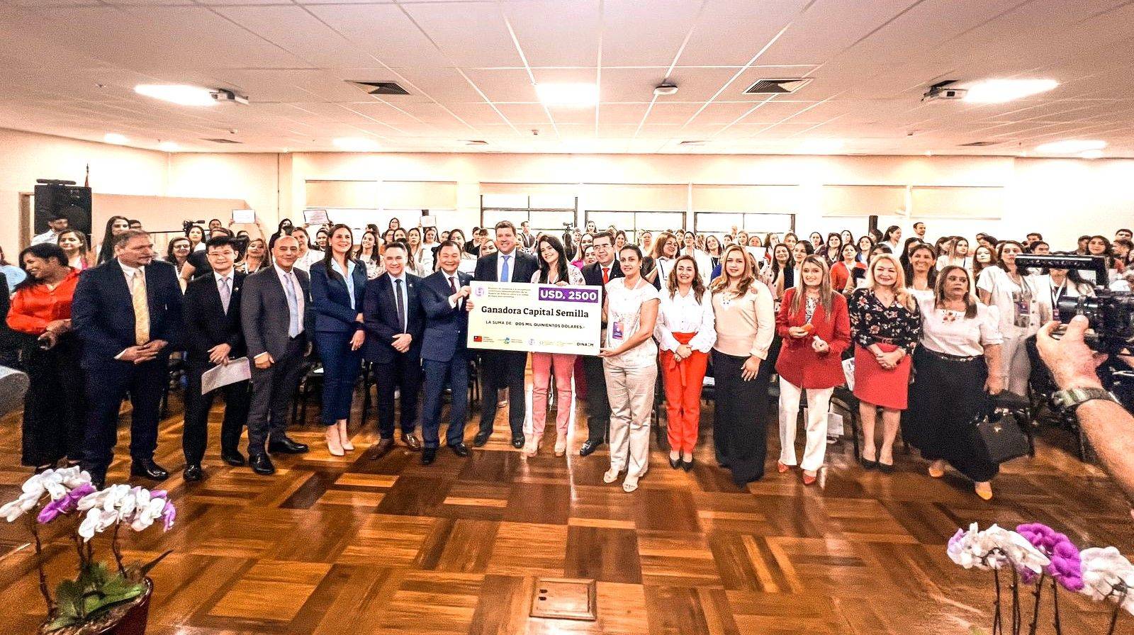 Ministerio de Trabajo participa de premiación a ganadoras del concurso de capital semilla para mujeres emprendedoras